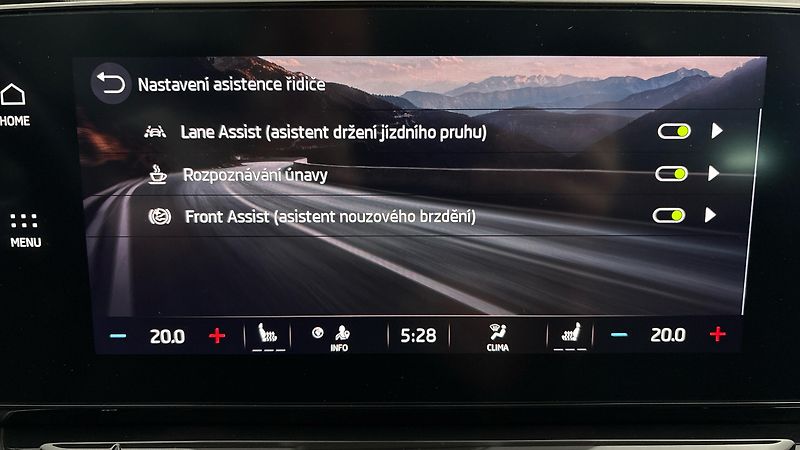 Škoda Octavia 2.0 TDI DSG Ambition Combi - fotka 22 z 24