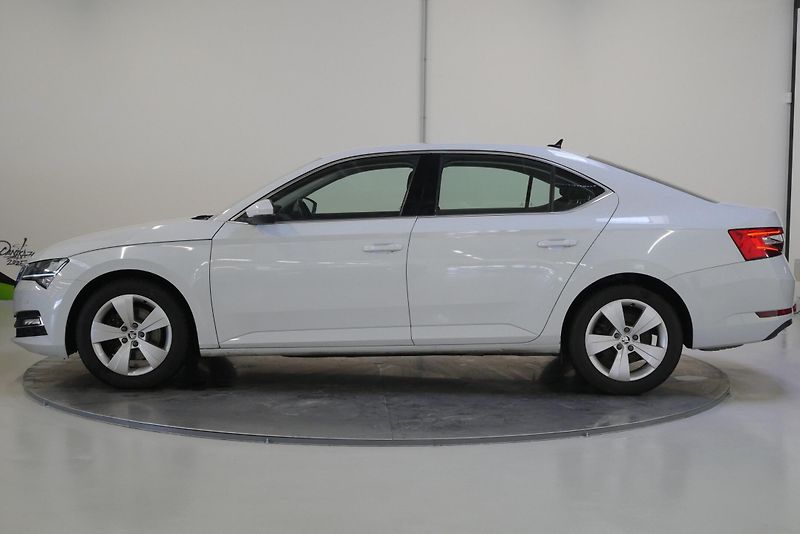 Škoda Superb - fotka 3 z 27