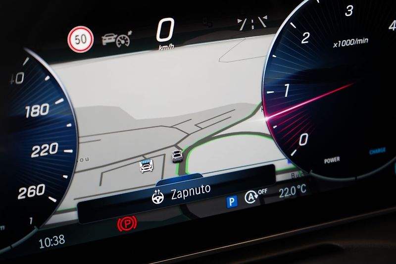 Mercedes-Benz Třídy C 300d 4MATIC AMG, Panorama, HUD - fotka 26 z 50
