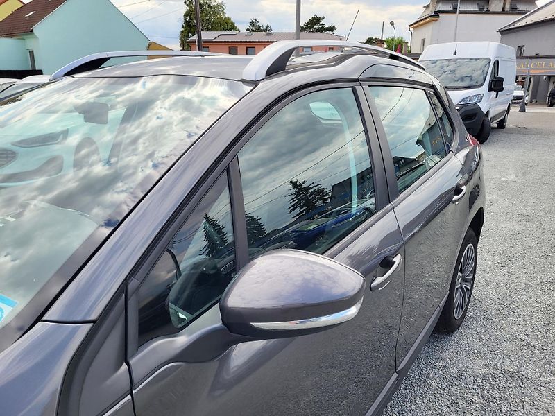 Peugeot 2008 1.2 PureTech 82k ČR 1.majitel - fotka 35 z 47