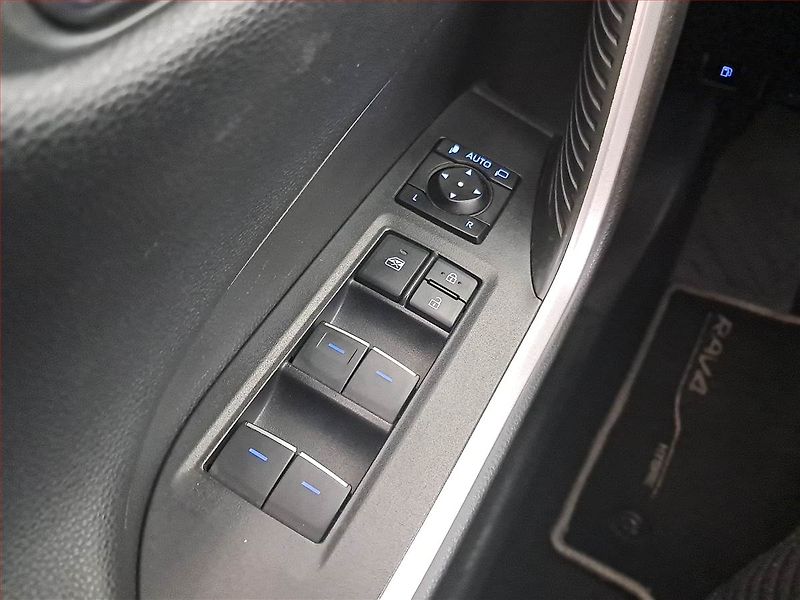 Toyota RAV4 (2021) Executive 2.5 Hybrid - fotka 16 z 17
