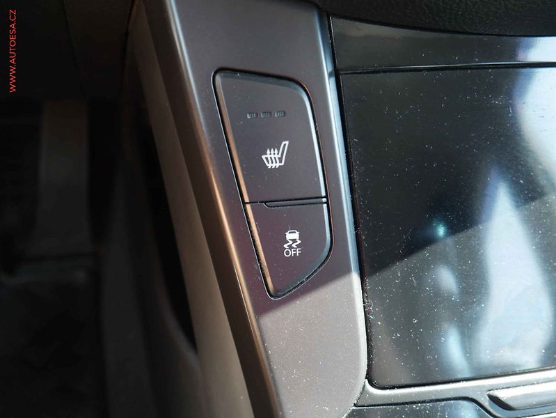 Hyundai i40 (2012) 1.7CRDI, ČR, AC, výhřev sed. - fotka 18 z 20