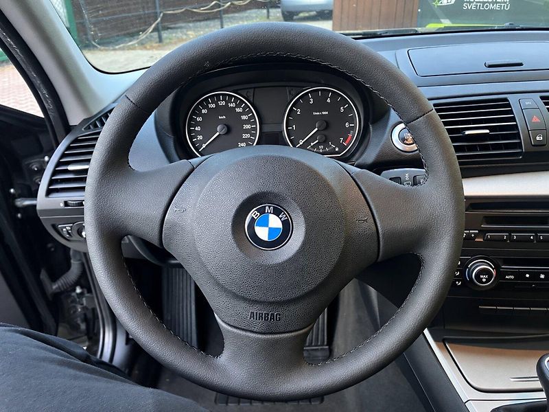 BMW Řada 1 2,0i (90kW)*DIGI KLIMA* - fotka 7 z 15