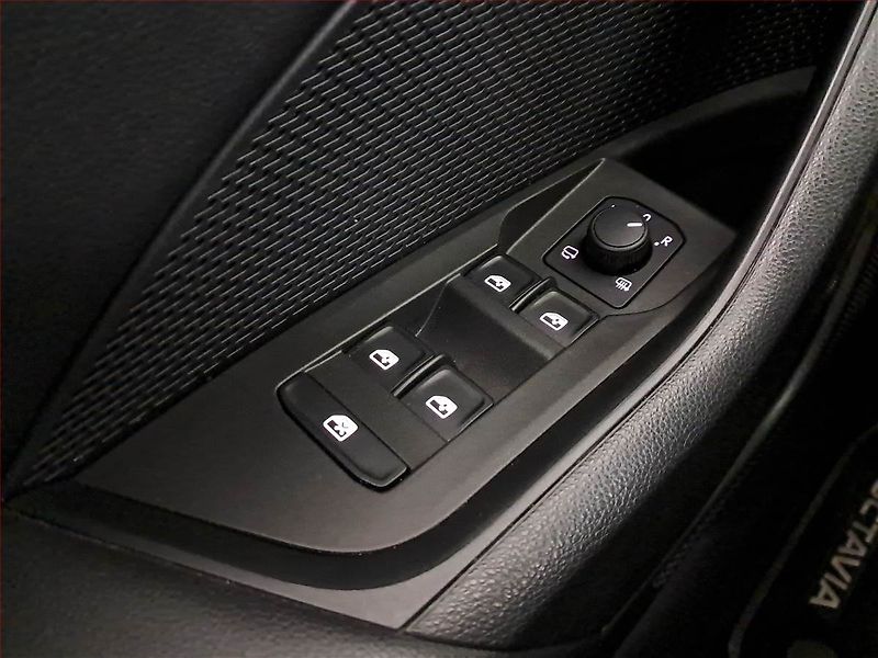 Škoda Octavia (2022) 1.0 TSI, Serv.kniha, Navi - fotka 17 z 17
