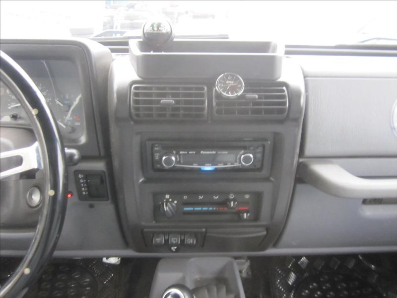 Jeep Wrangler 2.5i 4x4, Hardtop - fotka 9 z 38