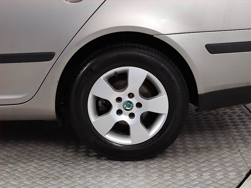 Škoda Octavia (2007) Ambiente 1.6, Serv.kniha - fotka 12 z 13