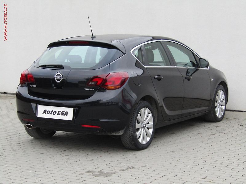 Opel Astra (2010) 1.4T, Cosmo, bixen - fotka 4 z 16