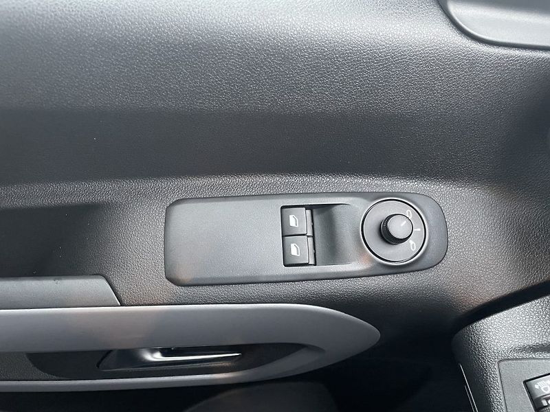 Toyota ProAce City EV 136k Family 7S ODBĚR 4/2026 - fotka 26 z 29
