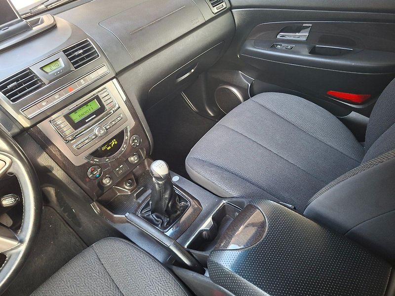 SsangYong Rexton (2015) RX200e-XDi 114kW 4WD 7.MÍST - fotka 13 z 45