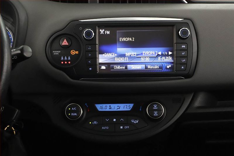 Toyota Yaris (2016) 1.5 Hybrid, Automat - fotka 9 z 17