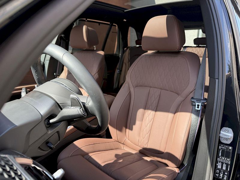 BMW X5 xDrive40d M-PRO Individual AIR - fotka 15 z 53