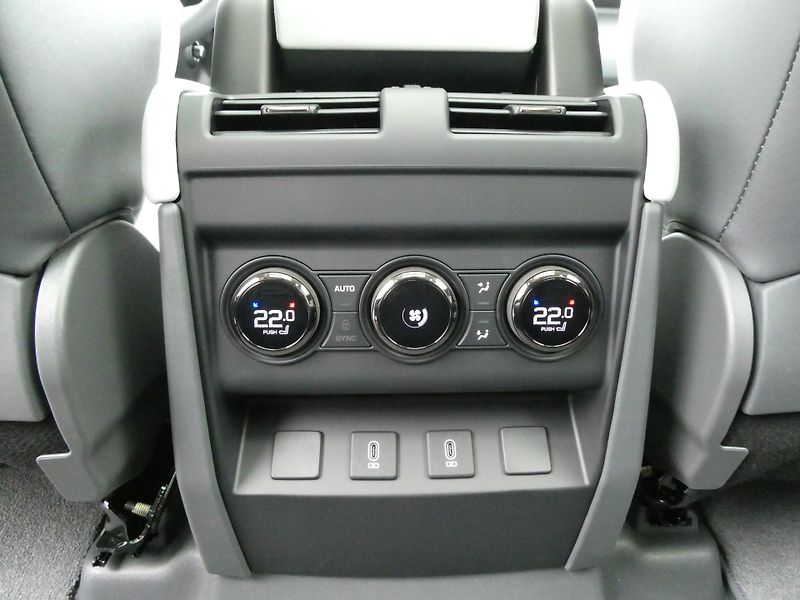 Land Rover Defender 110 4,4 OCTA P635 - fotka 17 z 47
