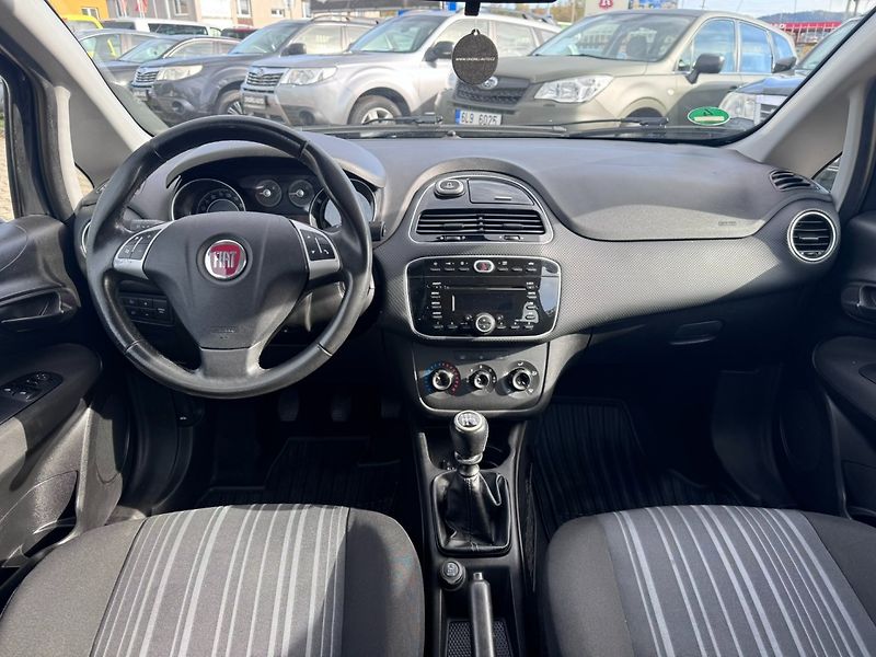 Fiat Punto (2011) 1,2i 51 KW PRVNÍ MAJITEL - fotka 24 z 42