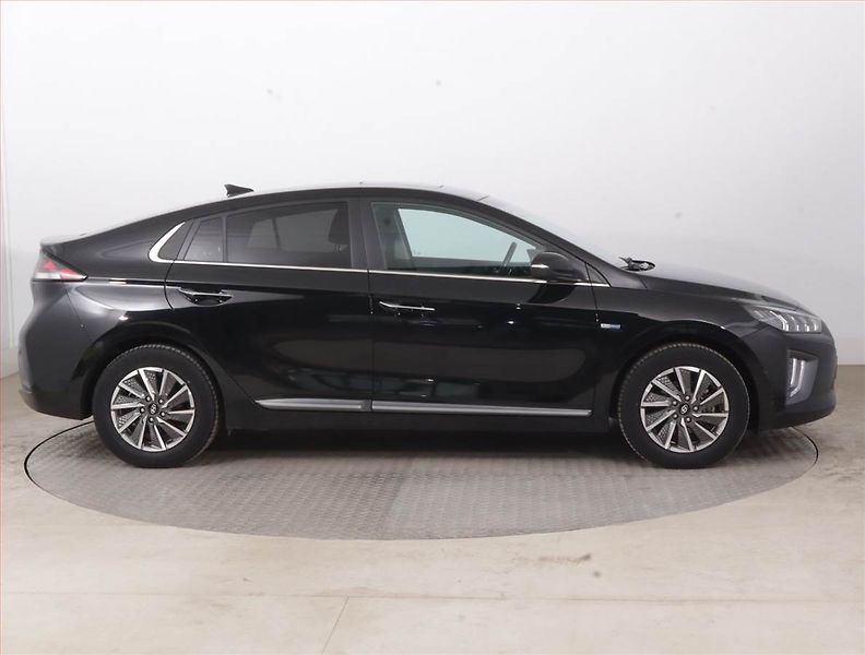 Hyundai Ioniq (2021) Electric 38 kWh, SoH 100% - fotka 6 z 20