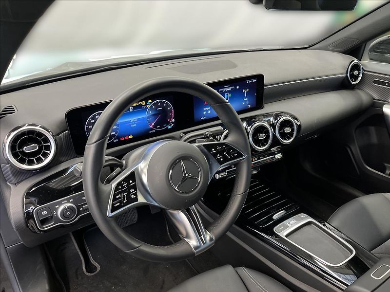 Mercedes-Benz Třídy A 180 Progressive Line - fotka 9 z 21