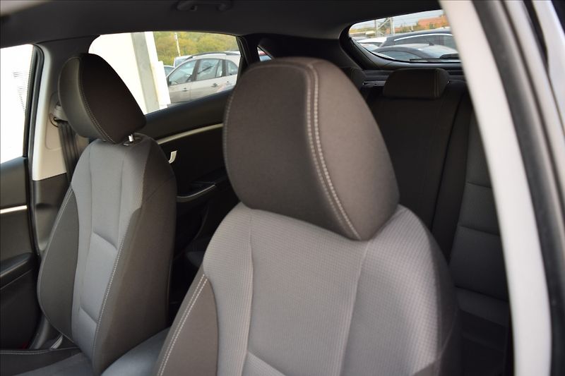 Hyundai i30 1,6 CRDi 81KW BALCK & LIME - fotka 21 z 48