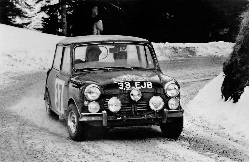 Největšího úspěchu dosáhl “Paddy” Hopkirk v roce 1964, kdy po boku svého spolujezdce Herního Liddona vyhrál s vozem Mini Cooper S slavné Rallye Monte Carlo.