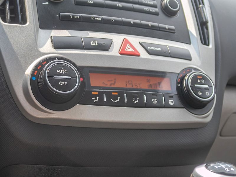Kia Ceed (2007) ČR 12/07 1.4i 80KW - fotka 22 z 40