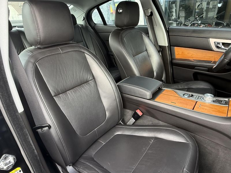 Jaguar XF 3,0 V6 Diesel Lux Automat - fotka 22 z 40
