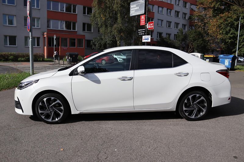 Toyota Corolla (2018) Toyota Corolla Sedan 1.6 - fotka 19 z 60