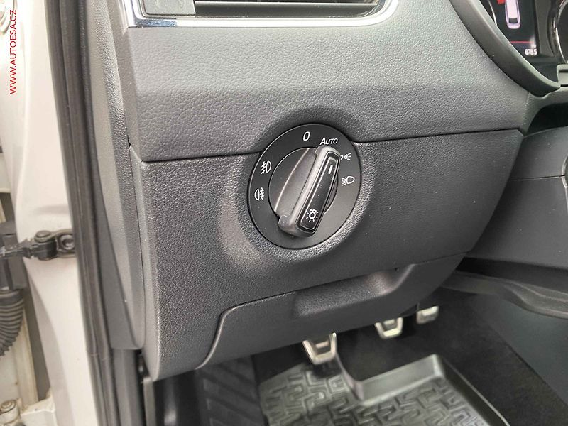 Škoda Octavia (2017) 2.0 TDI, RS, navi - fotka 15 z 17