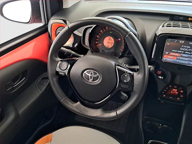 Toyota Aygo (2015) 1.0 VVT-i, Park. senzory - fotka 15 z 16