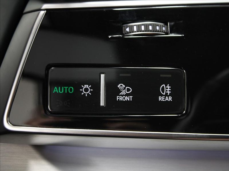 Audi Q7 3,0 50TDi S-Line 45tkm. 1.maj. - fotka 20 z 28