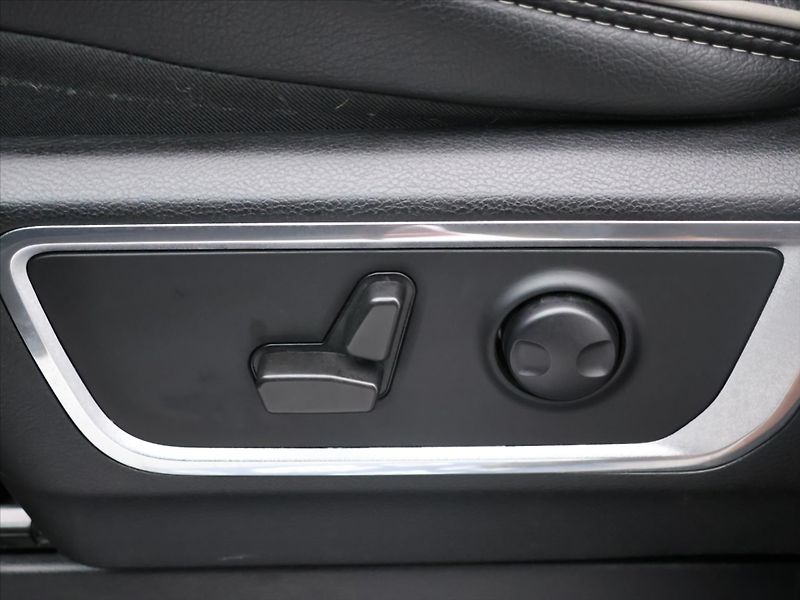 Dodge RAM 5,7 1500 295kW Laramie 4x4 - fotka 16 z 32