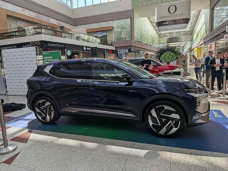 Lidé poprvé v Česku uvidí nové modely vozů Alpine A390 a Mitsubishi Eclipse Cross v brněnské Olympii. Výstava potrvá do konce května a její součástí budou i testovací jízdy.