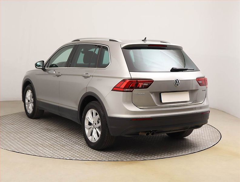 Volkswagen Tiguan (2020) Elegance 2.0 TSI - fotka 4 z 29