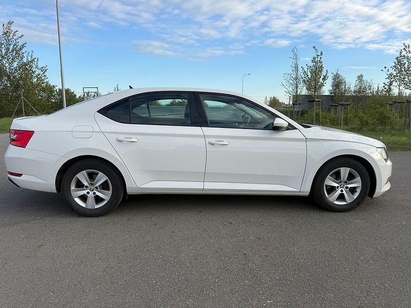 Škoda Superb 2,0 TDI 110 kW - fotka 6 z 18
