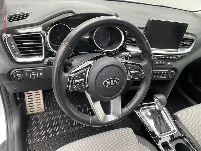 Kia Ceed (2018) 1.4 T-GDi, ČR, Exclusive, AT - fotka 12 z 21