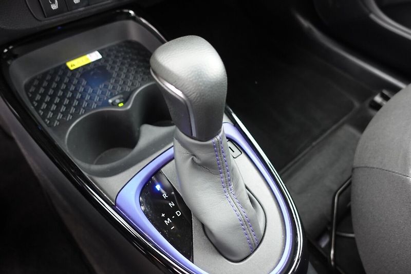 Toyota Aygo 1.0L - 1 CVT Executive - fotka 19 z 30