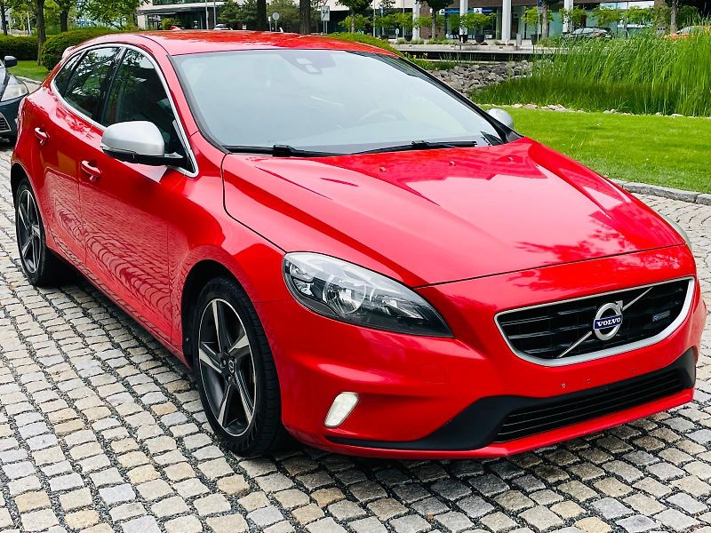 Volvo V40 2.0 D3 R-DESIGN MANUÁL TAŽNÉ - fotka 8 z 45