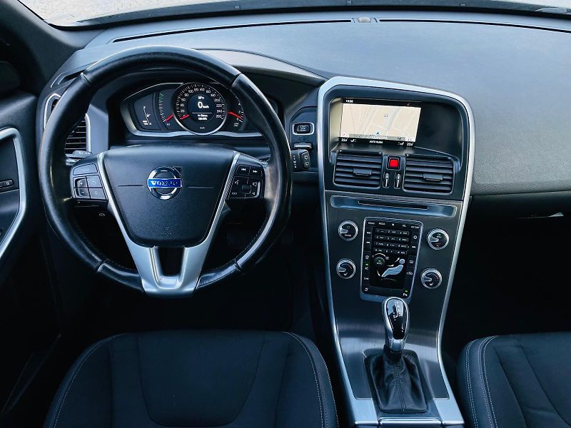 Volvo XC60 2.0D 5VÁLEC AUT TAŽNÉ VÝHŘEV - fotka 30 z 50