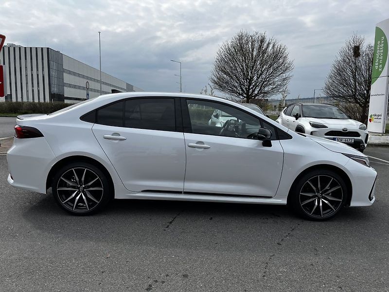 Toyota Corolla 1.8Hybrid GR Sport ODBĚR IHNED - fotka 3 z 29