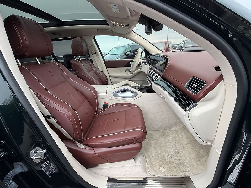 Mercedes-Benz GLS 4MATIC MAYBACH - fotka 10 z 38