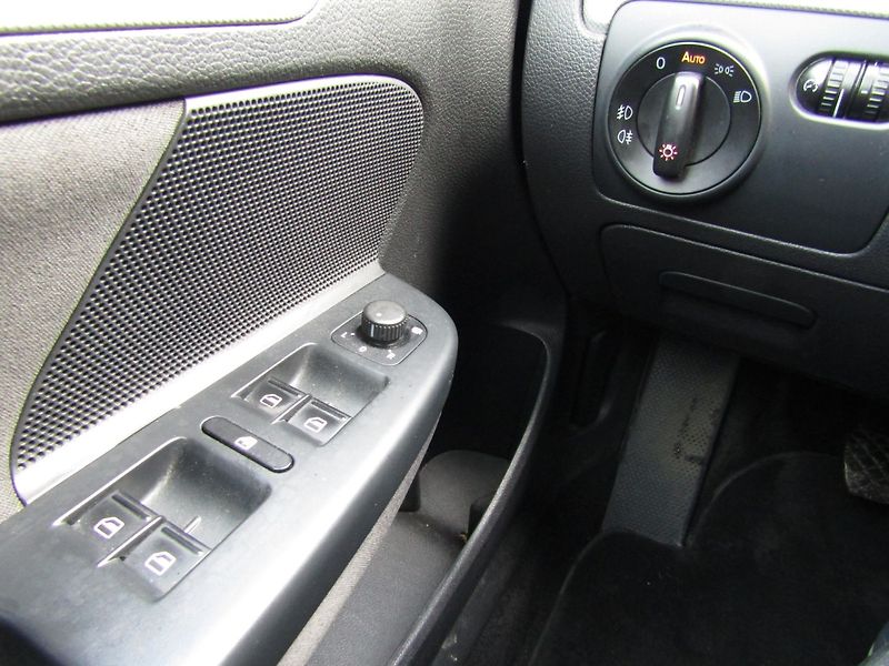 Volkswagen Golf (2012) 1.2 TSI 77kW - fotka 29 z 33