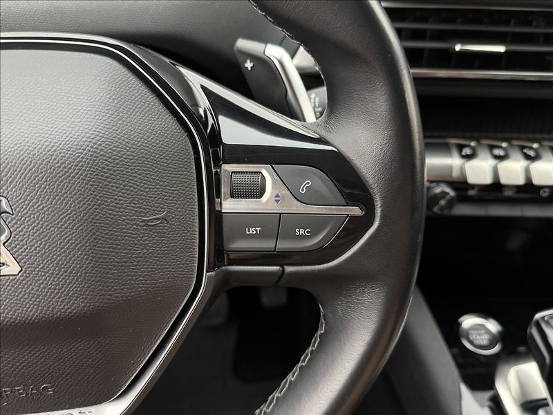 Peugeot 3008 1,2 ALLURE AUTOMAT LED 1MAJ ČR - fotka 13 z 42