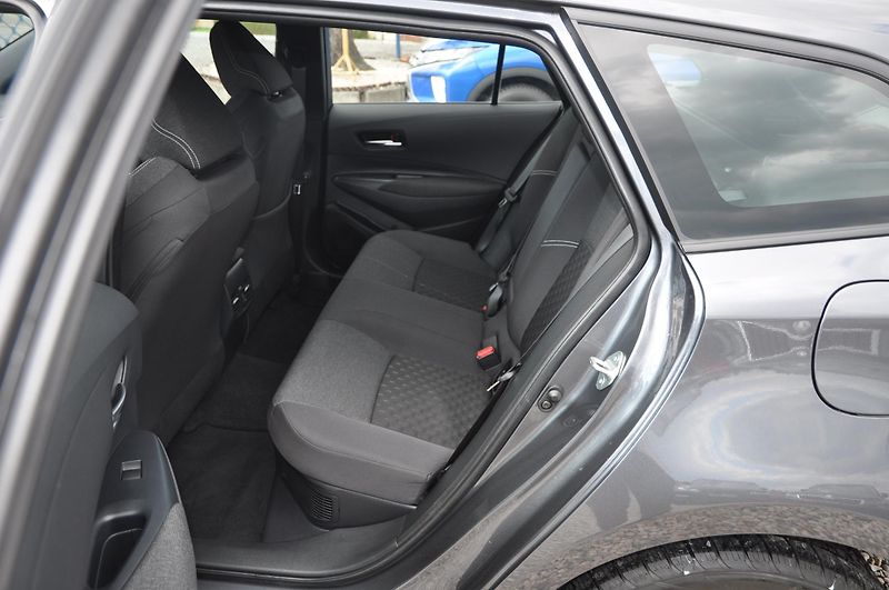 Toyota Corolla 1.8 Hybrid KOMBI - fotka 7 z 19