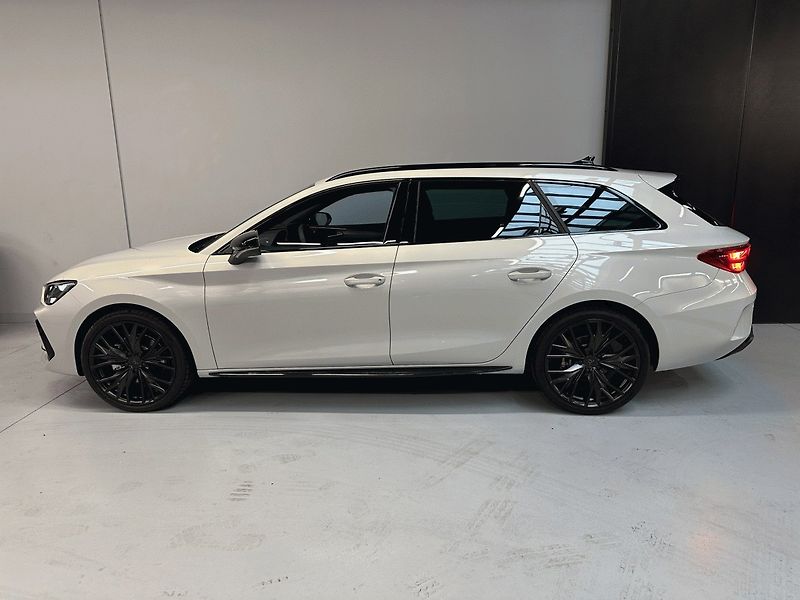 Cupra Leon (2026) SP 1.5 eTSI 150 DSG BLACK EDIT - fotka 3 z 27