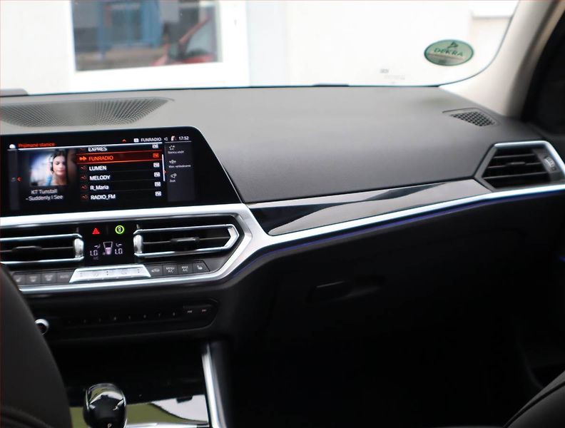 BMW Řada 3 (2020) 330 d xDrive, 4X4, Automat - fotka 8 z 18