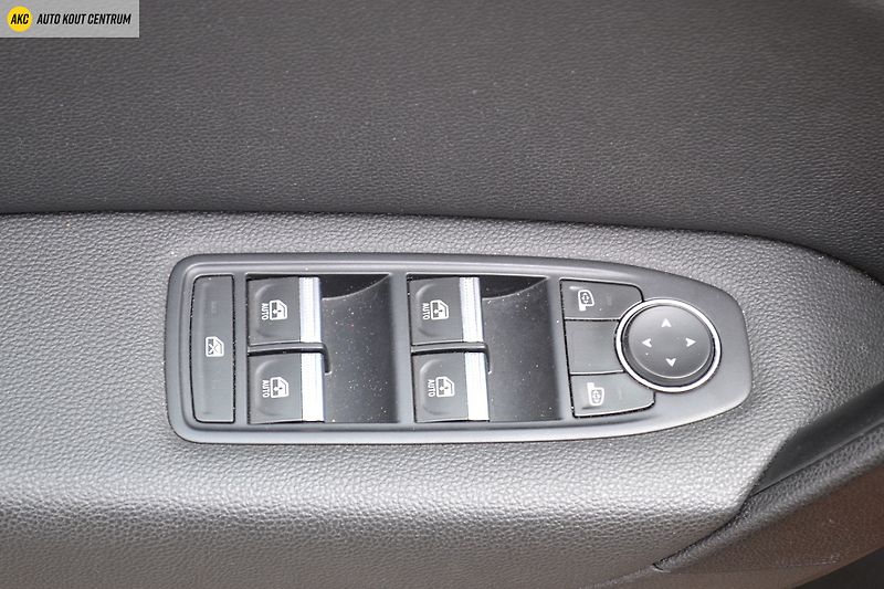 Renault Captur Intens E-TECH HYBRID 145 - fotka 39 z 45