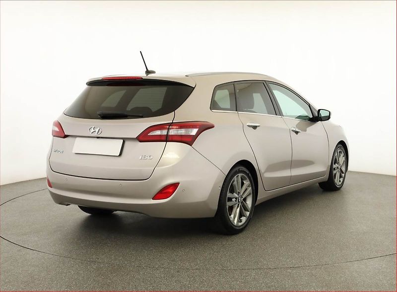 Hyundai i30 (2016) 1.6 GDI, Automat, Kůže, Navi - fotka 5 z 16