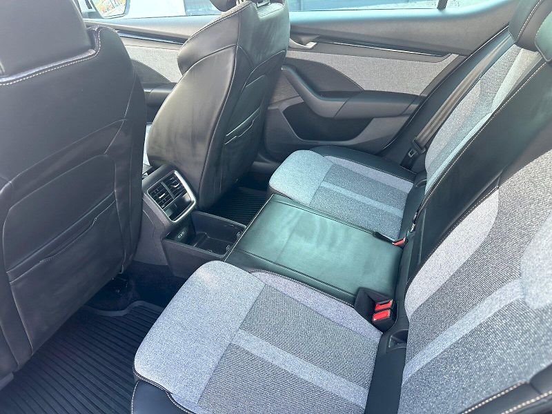 Škoda Octavia (2024) 1.5 TSI 110kW MHEV Top Selecti - fotka 19 z 24