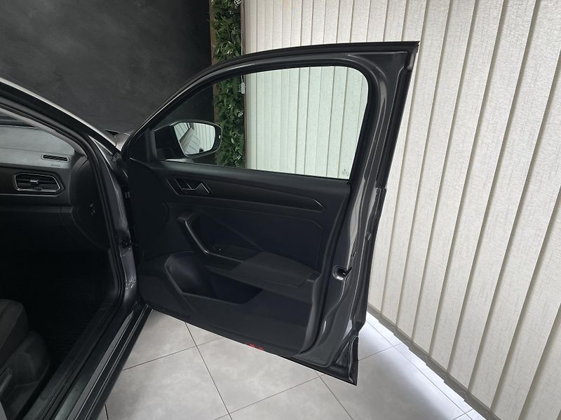 Volkswagen T-Roc 1.5 TSi ČR 6M ACC TZ  - fotka 11 z 28
