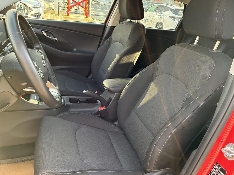 Hyundai i30 HB 1.5DPI 81kW REZERVACE - fotka 10 z 30