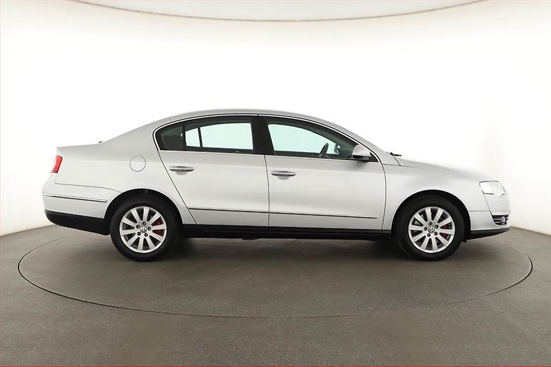 Volkswagen Passat (2009) 1.4 TSI, Tempomat - fotka 6 z 15