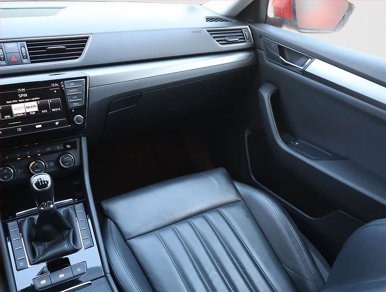 Škoda Superb (2016) 2.0 TDI, Serv.kniha, Kůže - fotka 8 z 21
