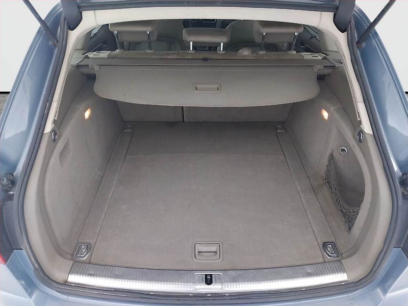 Audi A4 (2011) 2.0 TDI, Xenony, Tempomat - fotka 14 z 19